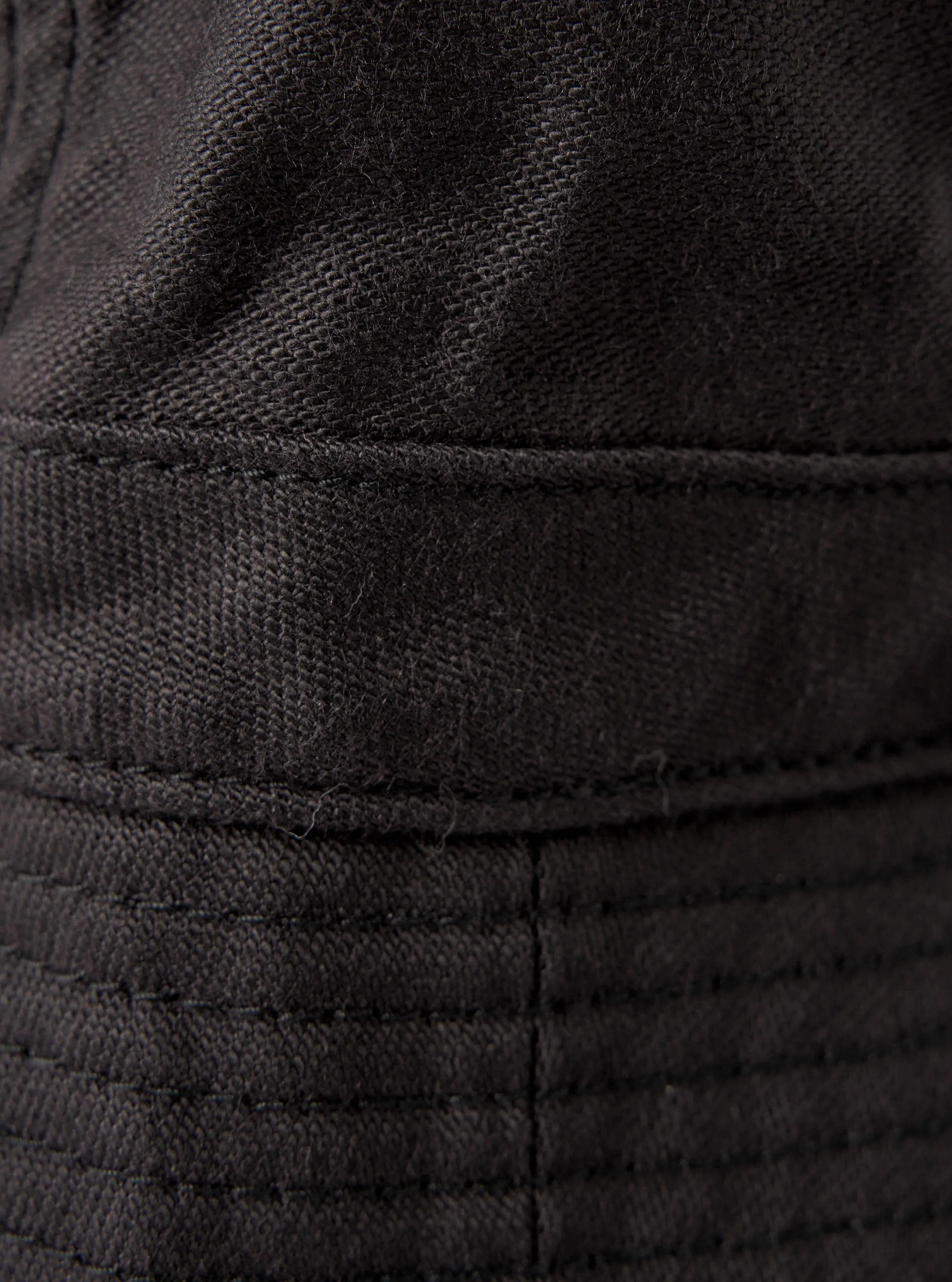 cableami® Metro Hat in Black Satin Cotton