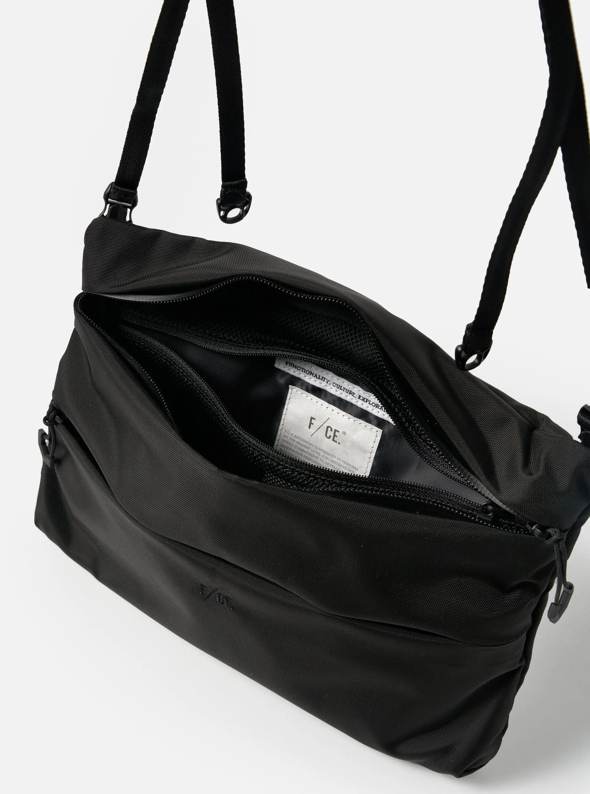 F/CE.® 420 re/cor Sacoche in Black